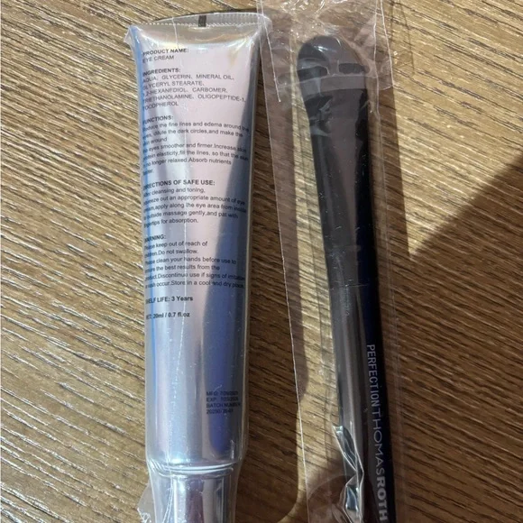 Peter Thomas Roth Tinted Instant Eye Tightener with  Applicator - Picture 2 of 4